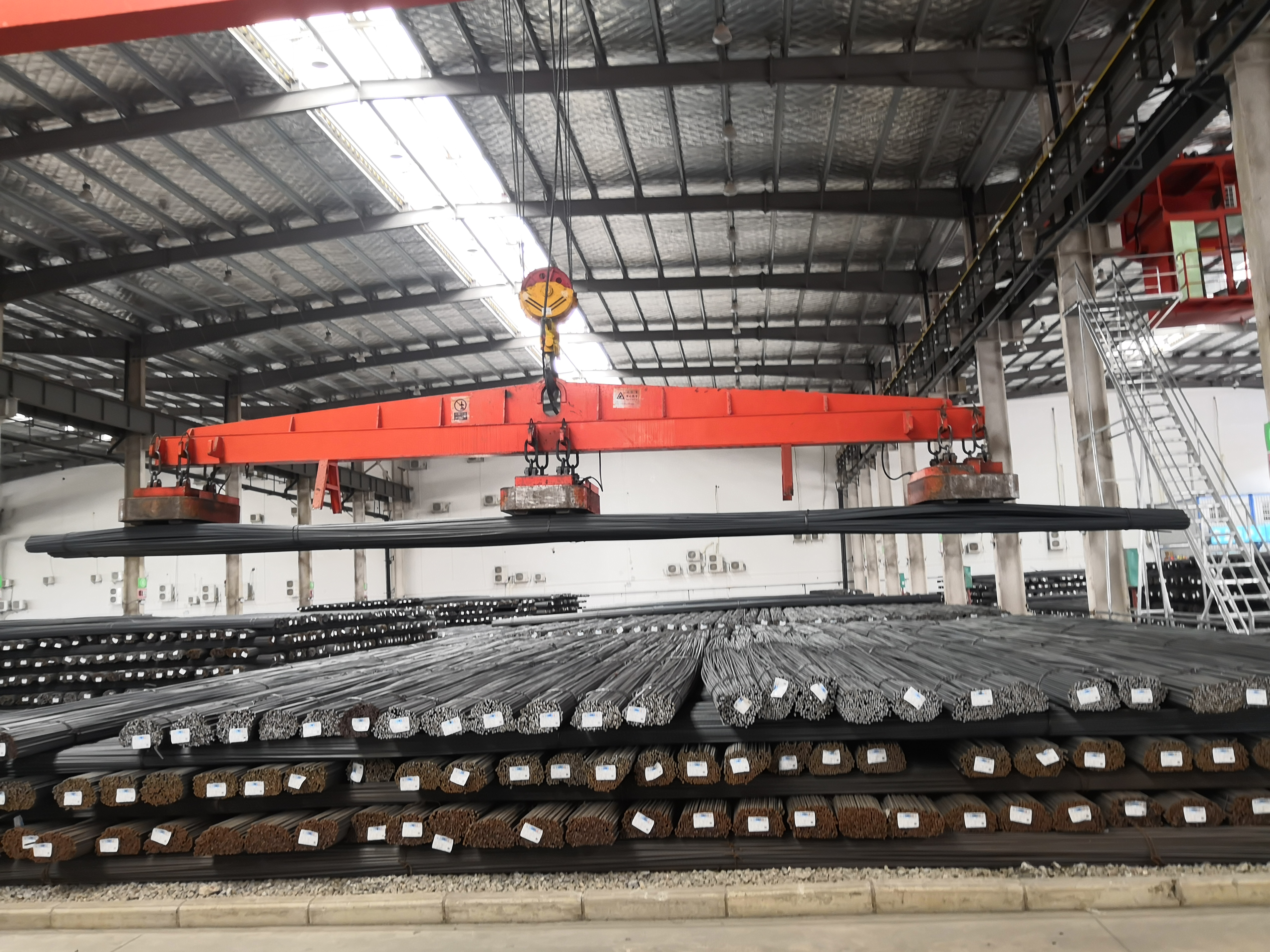  Efficient And Reliable MW12 Lifting Magnet for Steel Rebar Bundles And Steel Coils